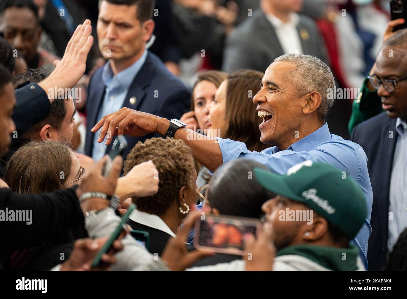 Barack obama signs a baseball hi-res stock photography and images - Alamy