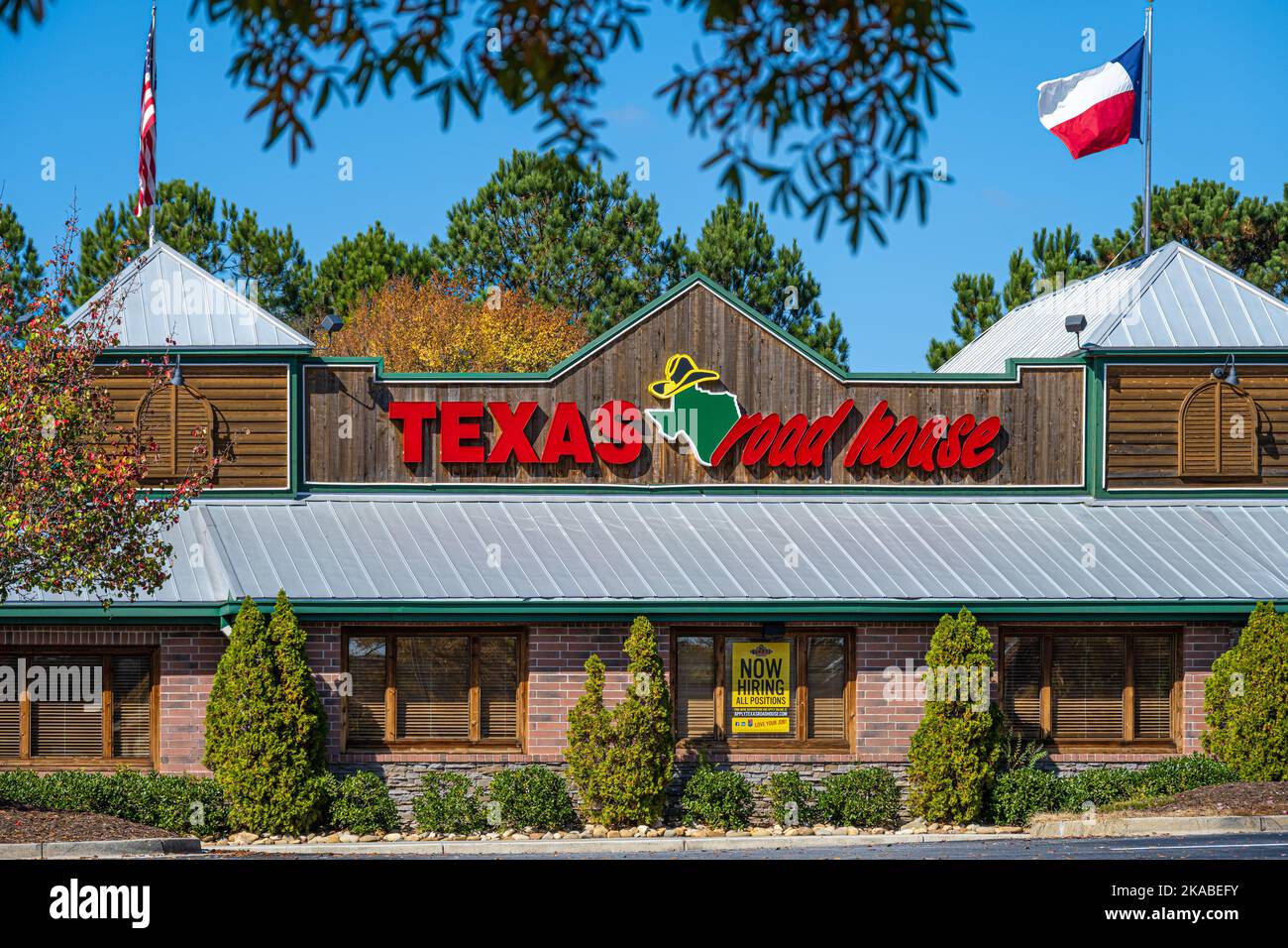 Texas Roadhouse is an American steakhouse restaurant chain known for its hand-cut steaks, and its roasted peanuts in the shell on each table. (USA) Stock Photo