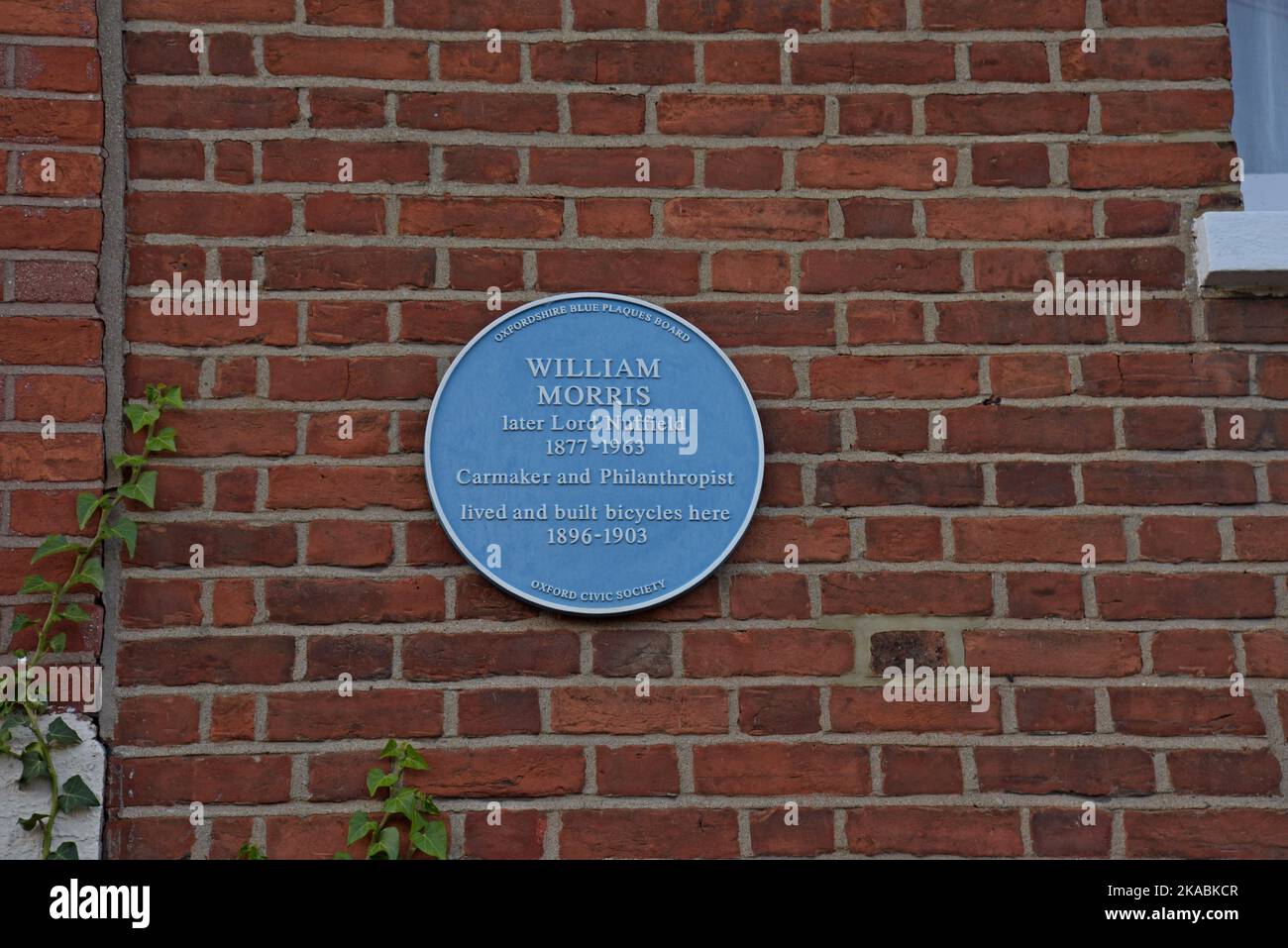 The blue plaque on the former East Oxford home of WIlliam Morris, later Lord Nuffield, who founded Morris Motors, later British Leyland Stock Photo