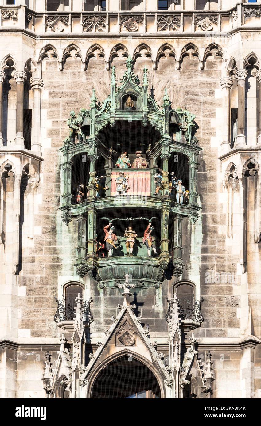 Glockenspiel on the famous Munich city hall Stock Photo Alamy