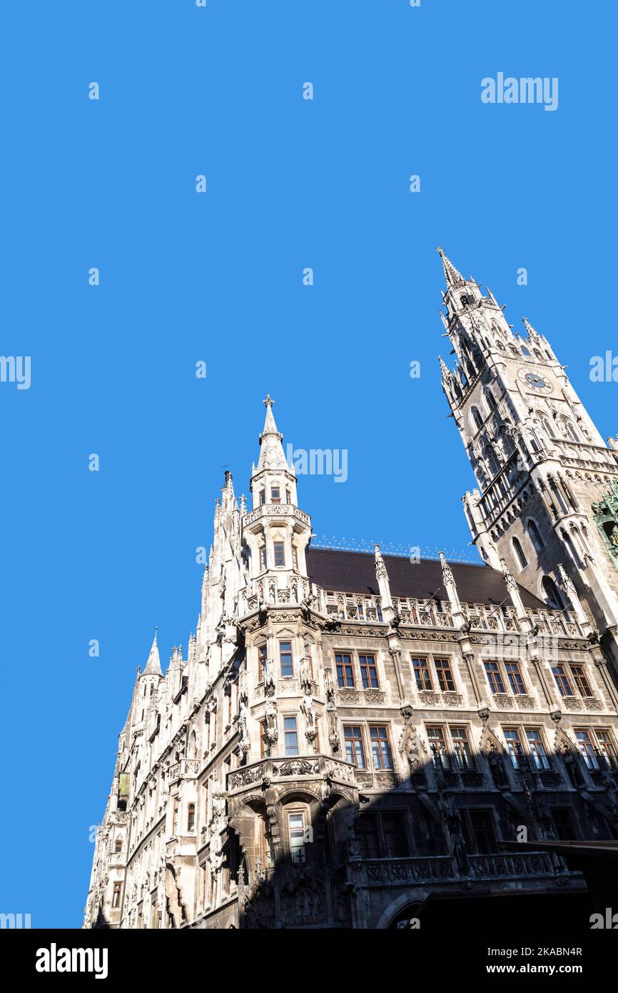Glockenspiel on the famous Munich city hall Stock Photo Alamy