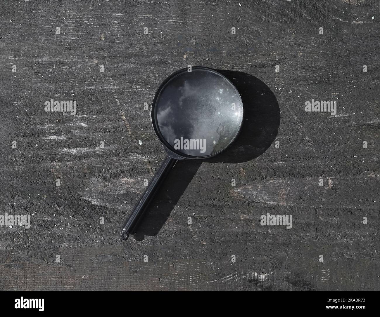 Magnifying glass on wood aged background. Magnification Stock Photo Alamy