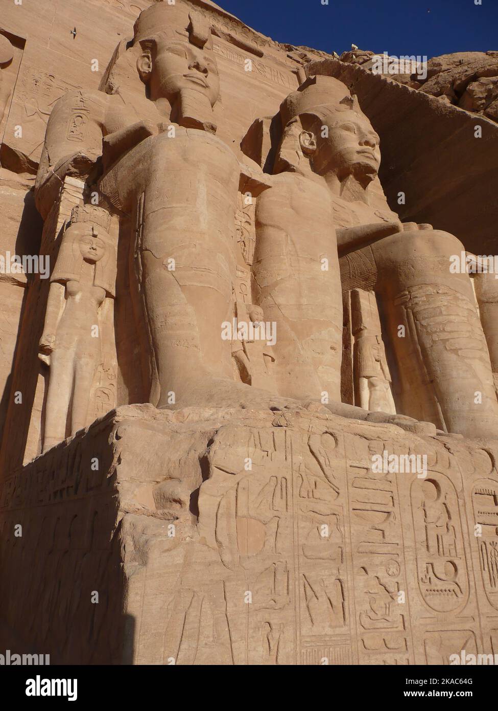 Abu Simbel es un emplazamiento de inter s arqueol gico que se compone de templos egipcios ubicado en Nubia, al sur de Egipto. Est localizado en la rib Stock Photo