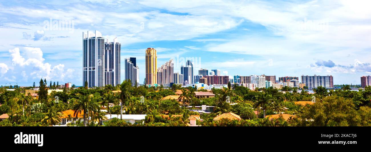 High rises miami skyline hi-res stock photography and images - Alamy