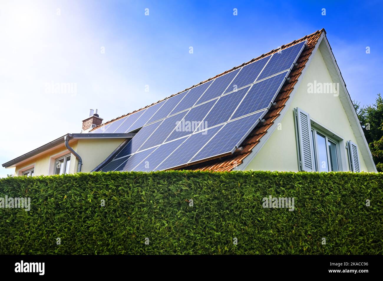 Solaranlage auf einem Hausdach Stock Photo Alamy