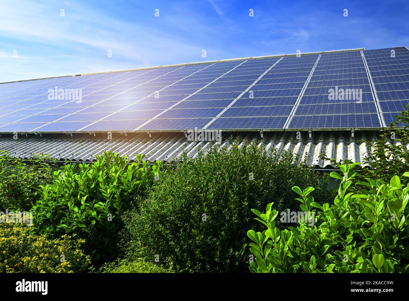 Solaranlage auf einem Dach Stock Photo Alamy