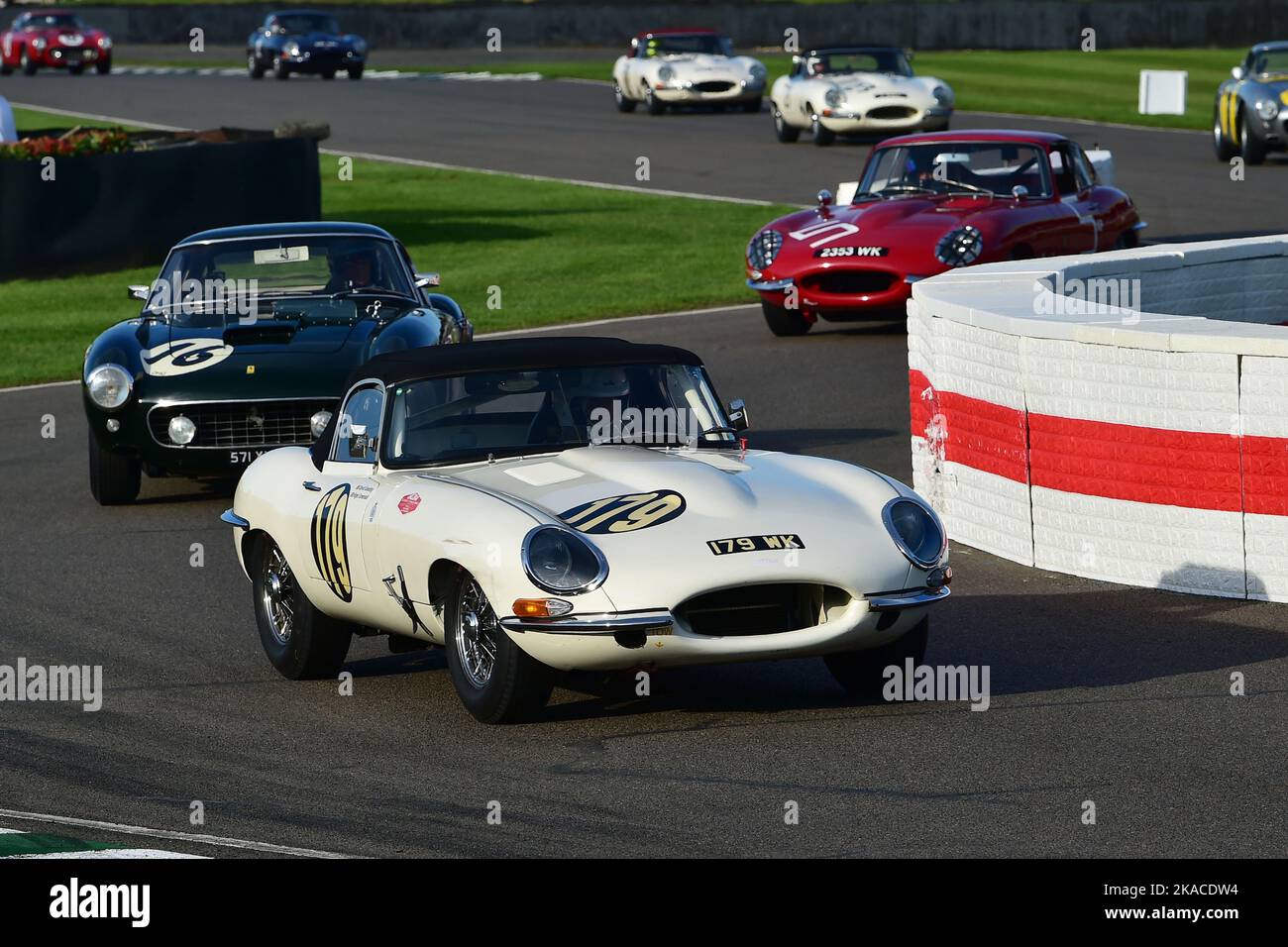 David Gooding, Nigel Greensall, Jaguar E-Type, Stirling Moss Memorial Trophy, featuring closed-cockpit GT cars that raced prior to 1963, a one hour, t Stock Photo