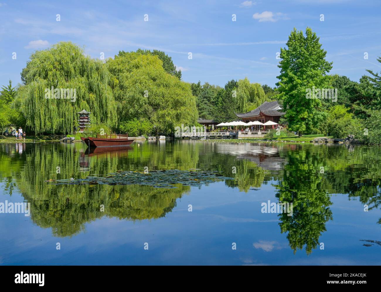 Chinesische pagode hires stock photography and images Alamy