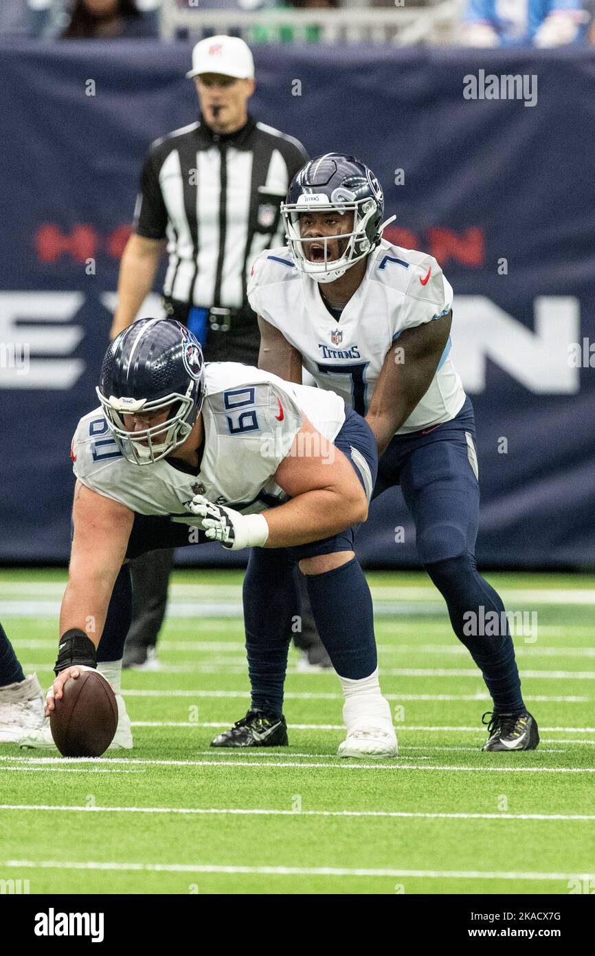 Tennessee Titans quarterback Malik Willis (7) takes his first NFL snap