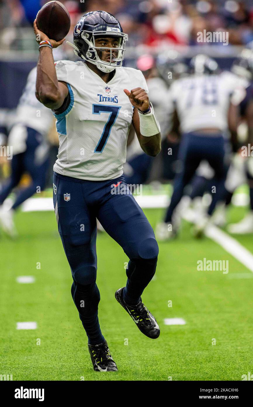 Tennessee Titans quarterback Malik Willis (7) making his NFL debut