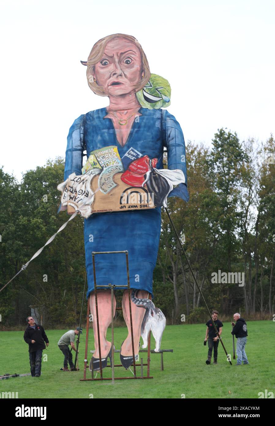 Edenbridge, UK. 2nd Nov, 2022. Members of the Edenbridge Fireworks Society put the finishing touches to a giant effigy of Liz Truss the former Prime Minister of the United Kingdom. Credit: James Boardman/Alamy Live News Stock Photo