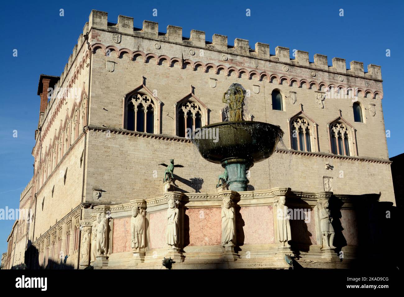 The Fontana Maggiore is located in the center of Piazza IV Novembre in the center of Perugia. Work of the 13th century second half of Giovanni Pisano Stock Photo