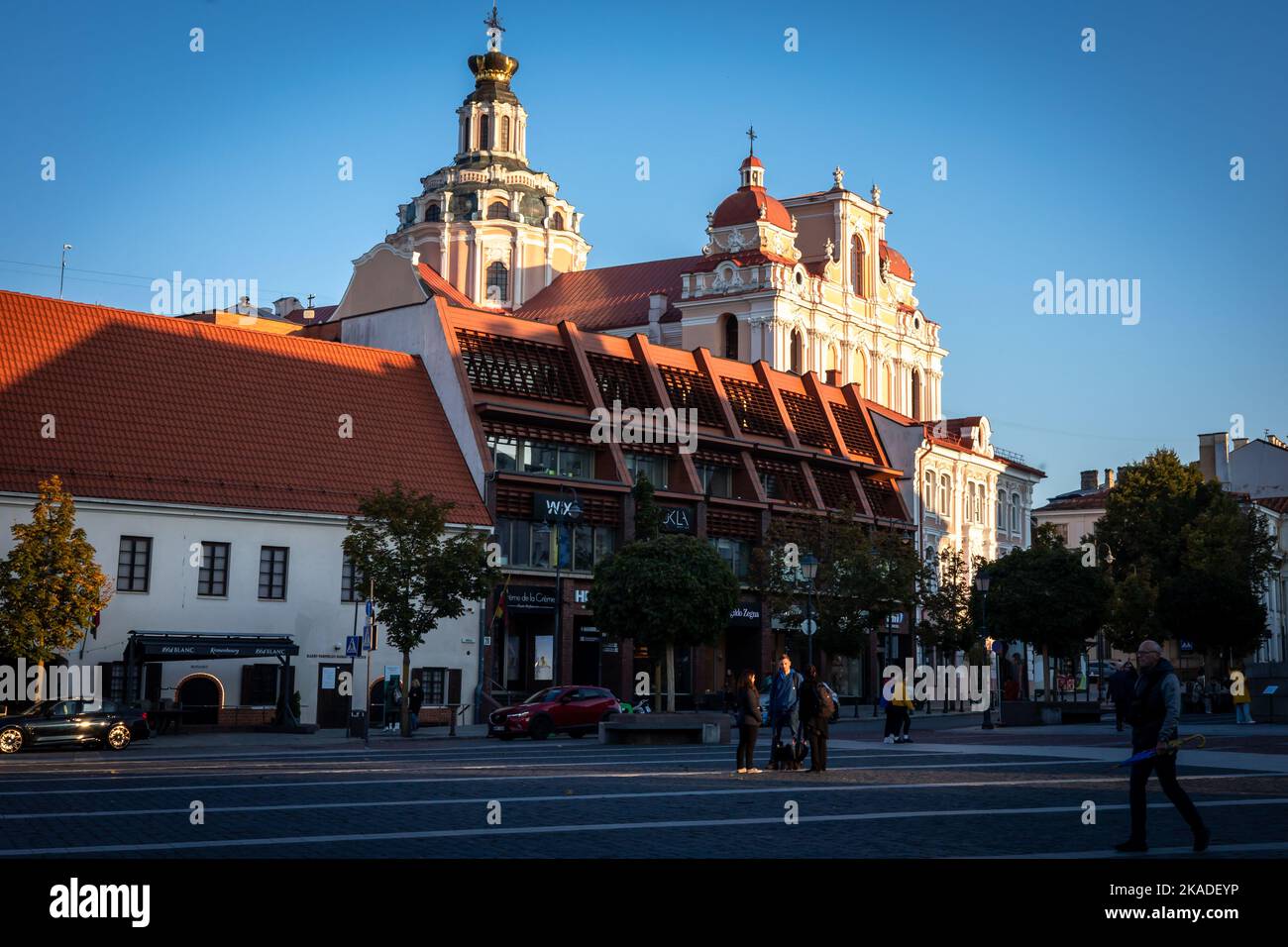 Vilnius, Lithuania - September 26, 2022: Townhall Square and a baroque church of Saint Casimir (Svento Kazimiero) in the Old Town of Vilnius. Stock Photo