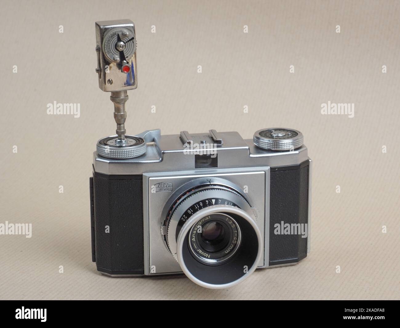 Stuttgart, Germany. 01st Nov, 2022. In this photo illustration, Zeiss