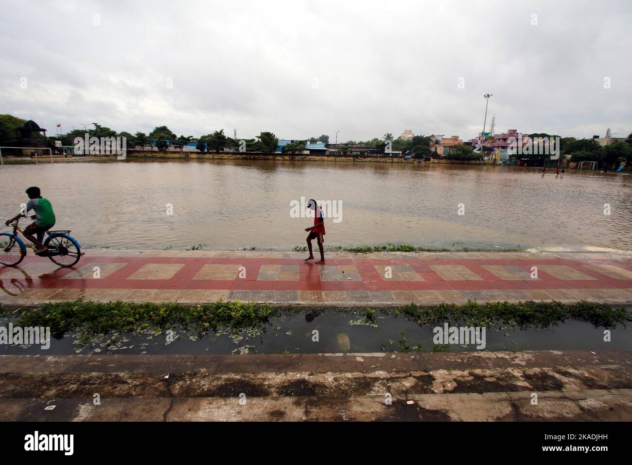 (221102) -- CHENNAI, Nov. 2, 2022 (Xinhua) -- People pass by a sport ground submerged in rain water on the outskirts of Chennai city, India, Nov. 2, 2022. (Str/Xinhua) Stock Photo
