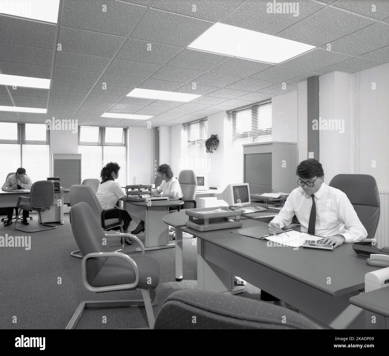 1989,  historical, people working in a large open-plan office, England, UK, Computer terminals of the era seen on the distance. Stock Photo