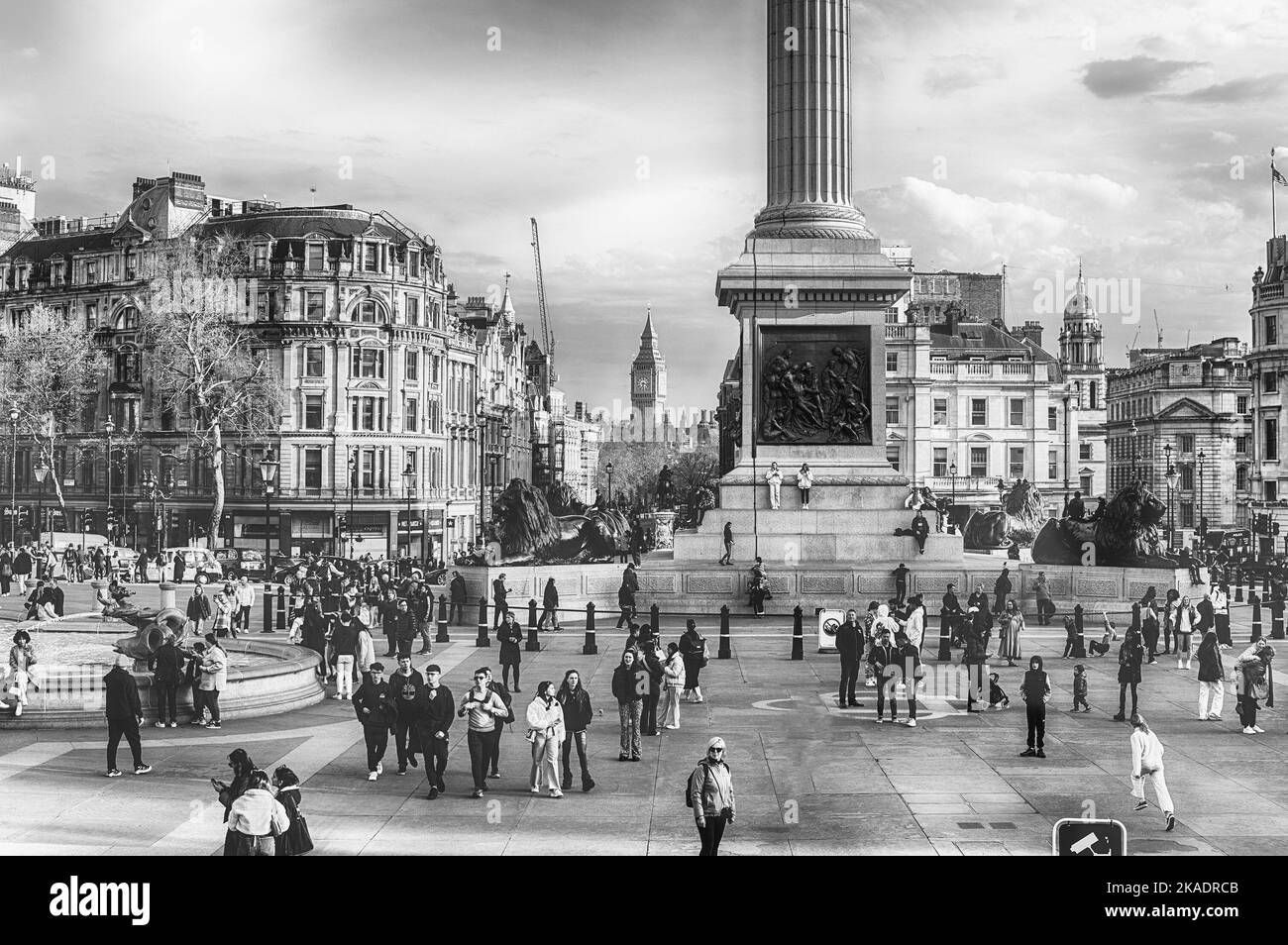 LONDON APRIL 11, 2022 Tourists walking in Trafalgar Square, London