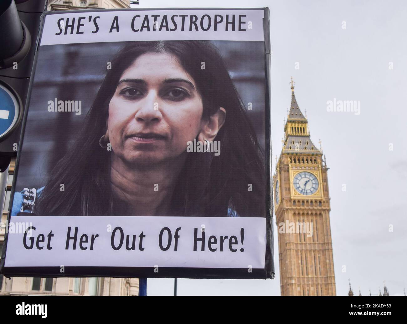 London, UK. 2nd November 2022. A protester holds a placard calling for the removal of Home Secretary Suella Braverman. Protesters gathered outside Parliament as Rishi Sunak faced Prime Minister's Questions. Credit: Vuk Valcic/Alamy Live News Stock Photo