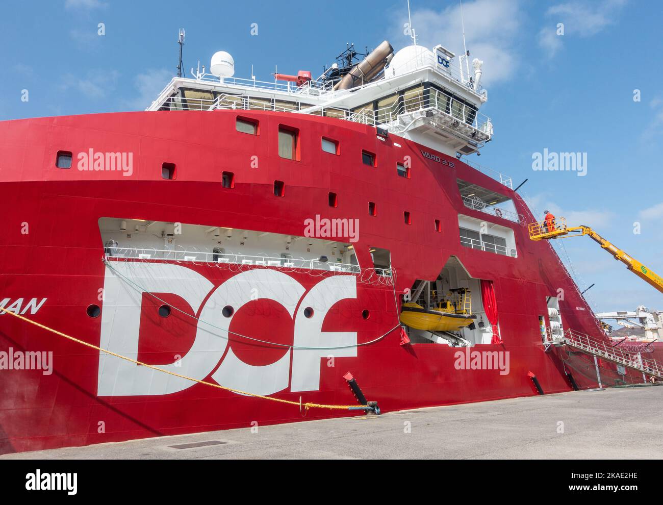 Skandi Iceman, tug, offshore supply ship having razor/barbed wire ...