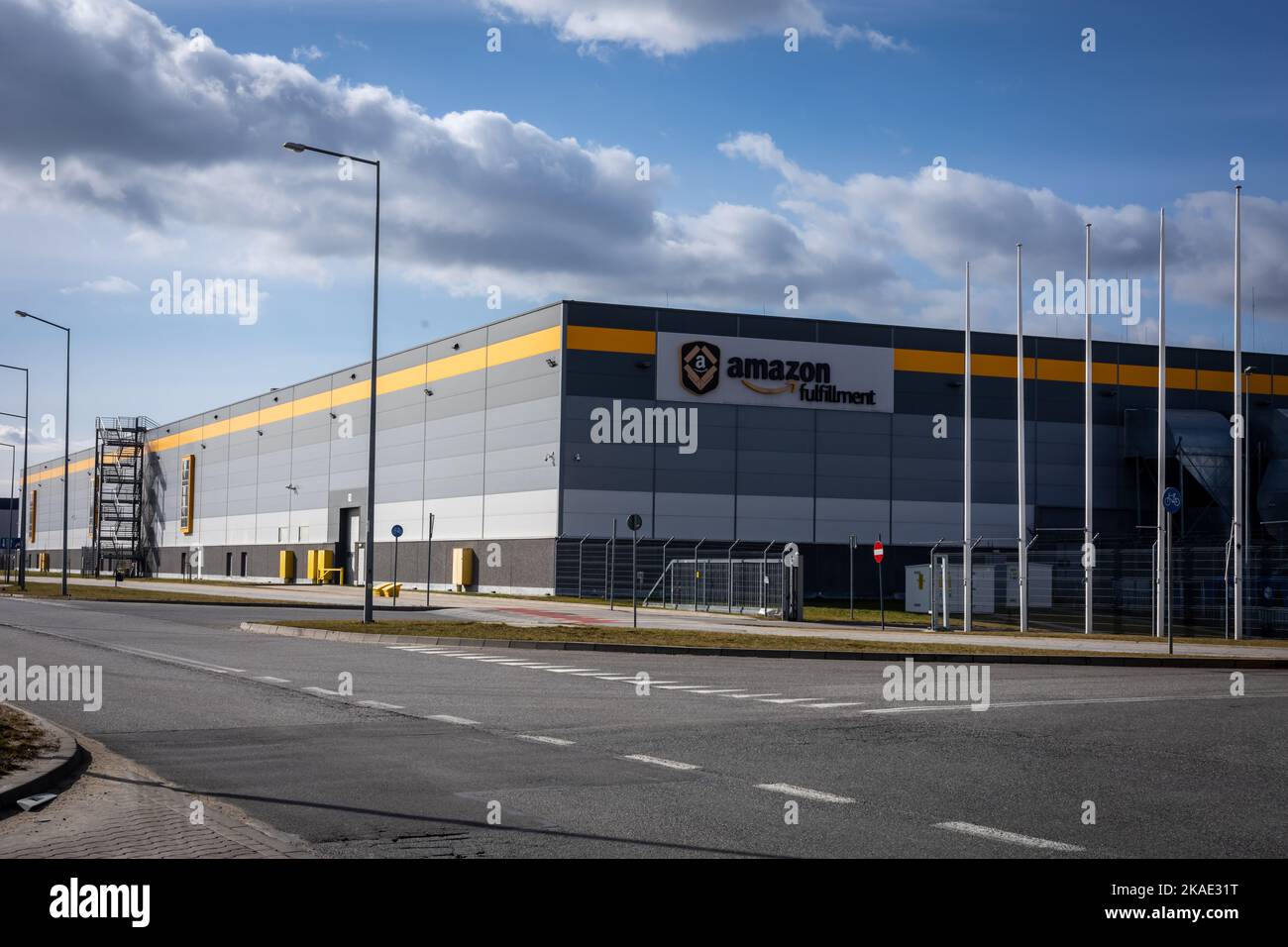 Amazon employee warehouse hi-res stock photography and images - Alamy