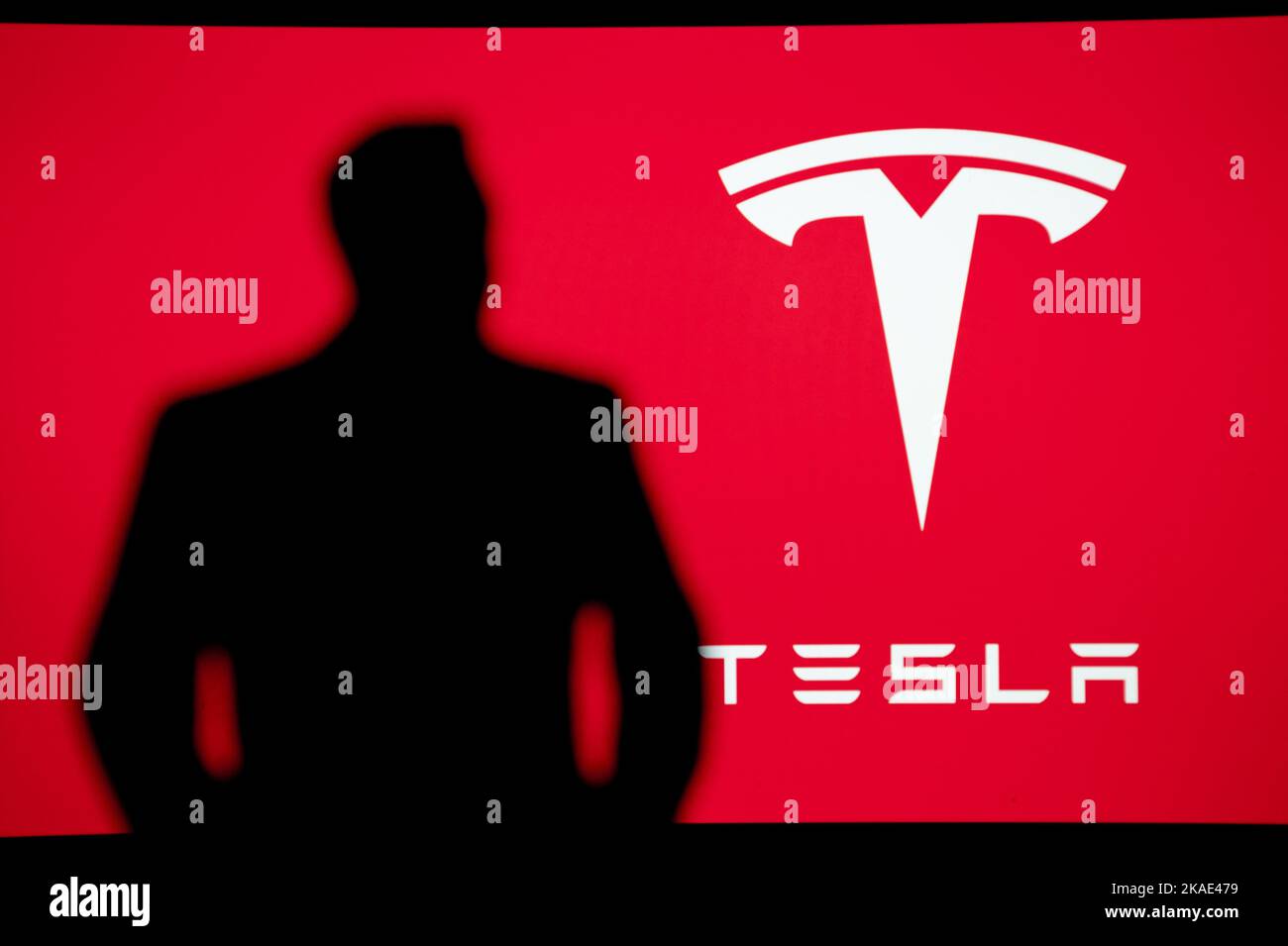 NEW YORK, USA, 2. OCTOBER 2022: Tesla Company. Silhouette of business