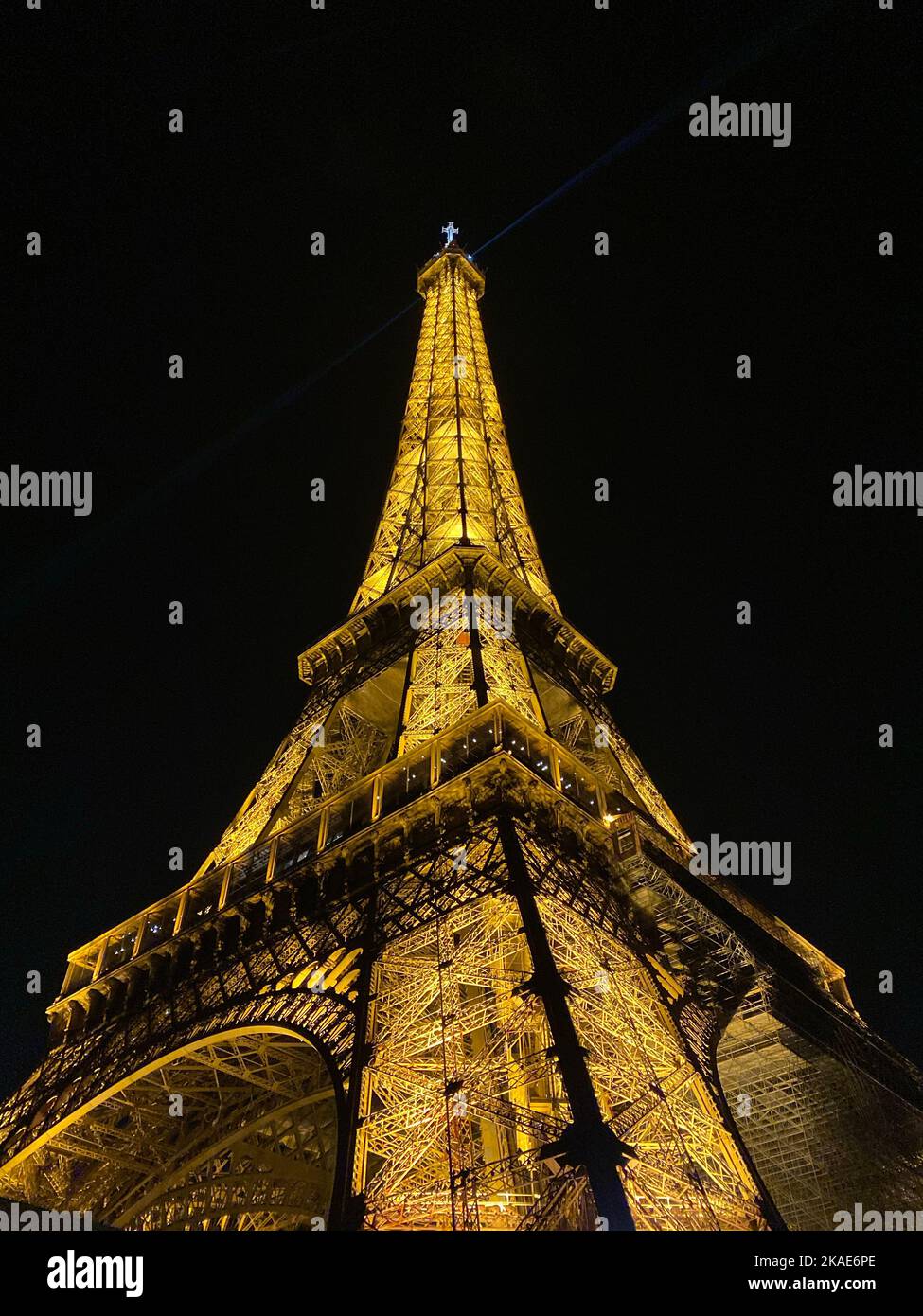 Golden eiffel tower isolated hi-res stock photography and images - Alamy