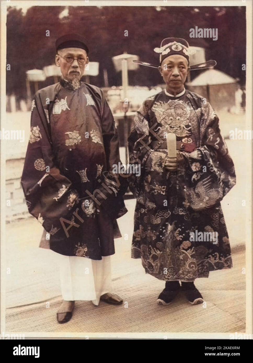 Mandarin (left) in the traditional Áo tấc and mandarin (right) in the