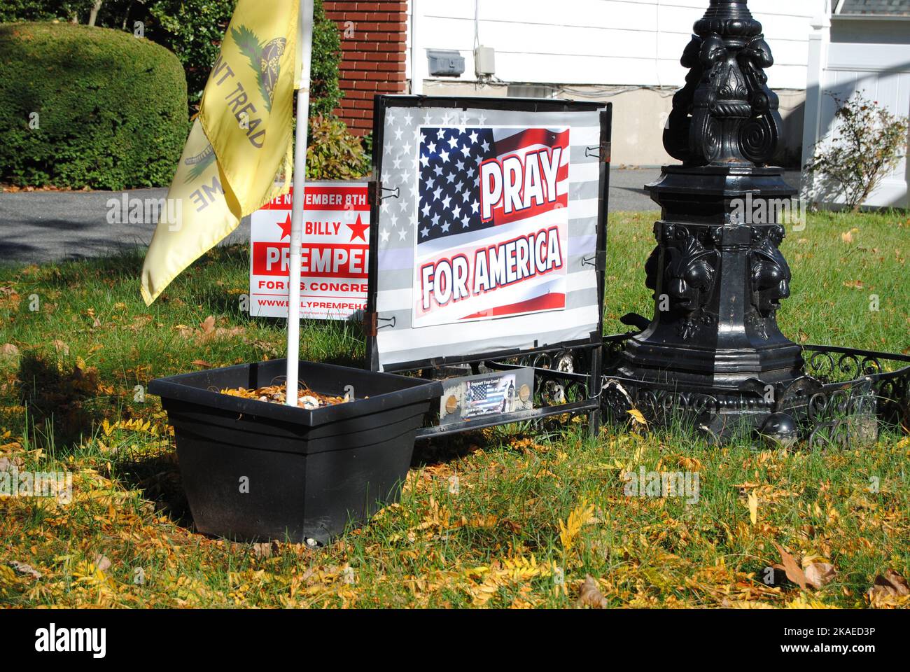 Rutherford, New Jersey, USA - October 29 2022: 'Pray For America” sign, the Gadsden “Don't Tread On Me' flag, and a sign for Republican Billy Prempeh. Stock Photo