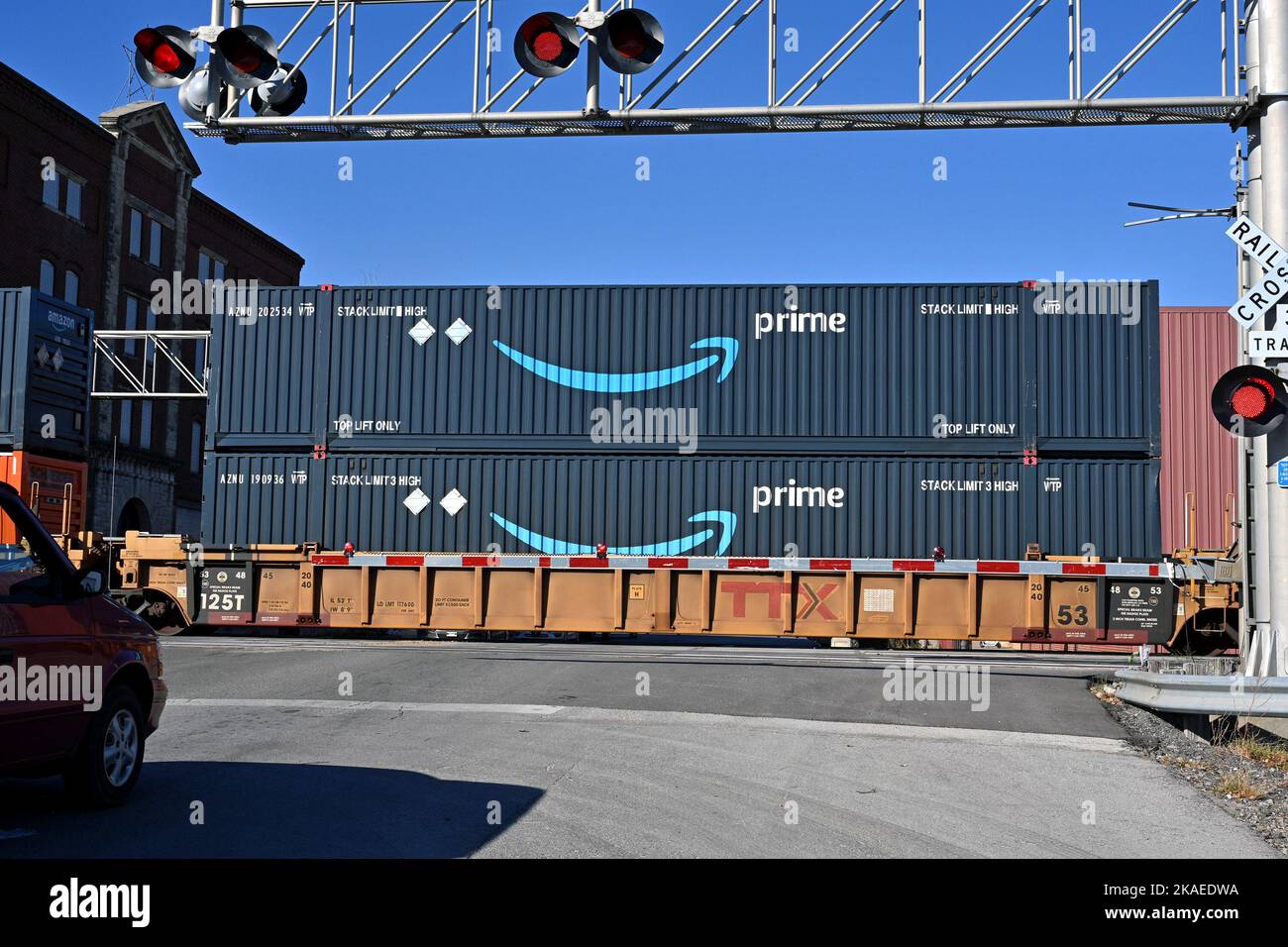 Trtain crossing hires stock photography and images Alamy