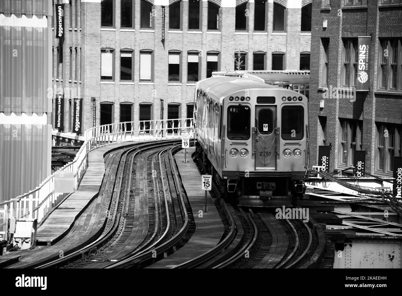 A grayscale of subway train on a bridge railroad in Chicago, Illinois