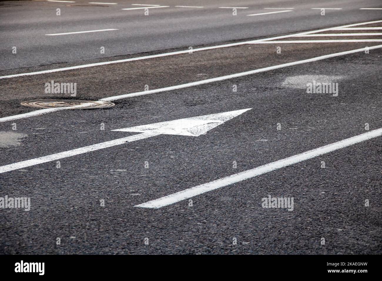 Road markings close up hi-res stock photography and images - Alamy