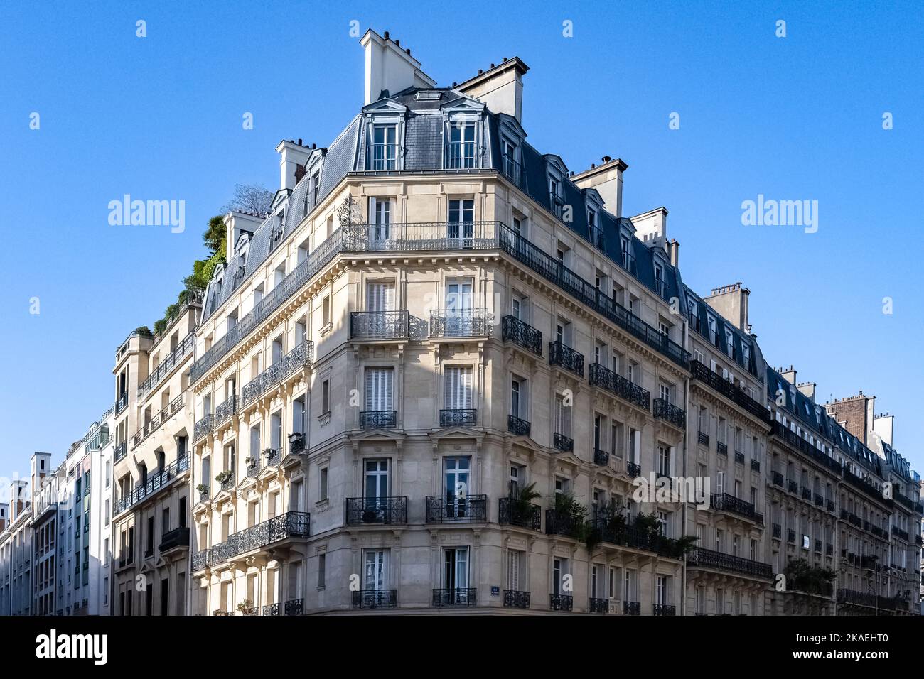 Paris, beautiful building boulevard de Courcelles, in a luxury district
