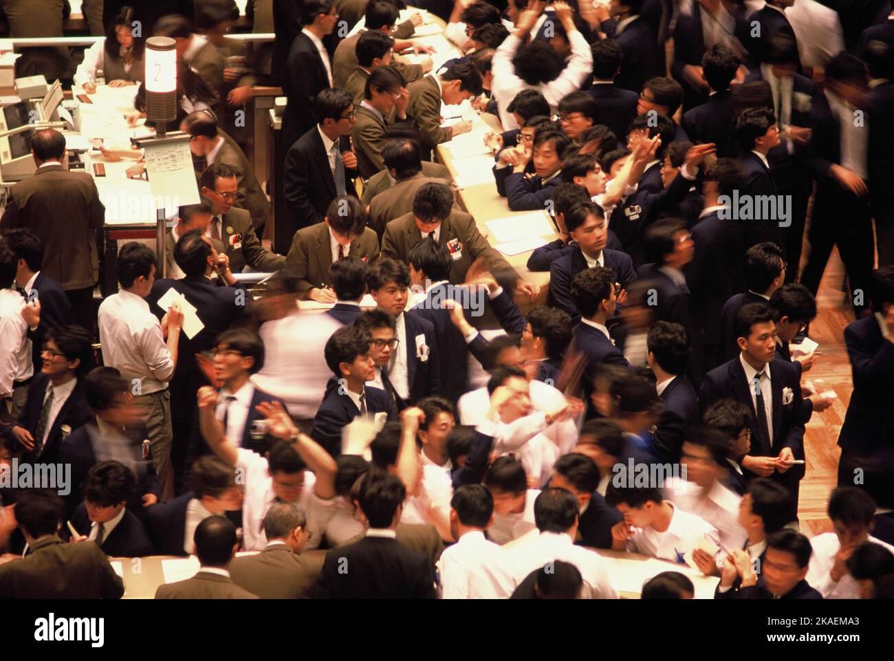 Japan. Tokyo Stock Exchange. Trading floor crowded with brokers. Stock Photo