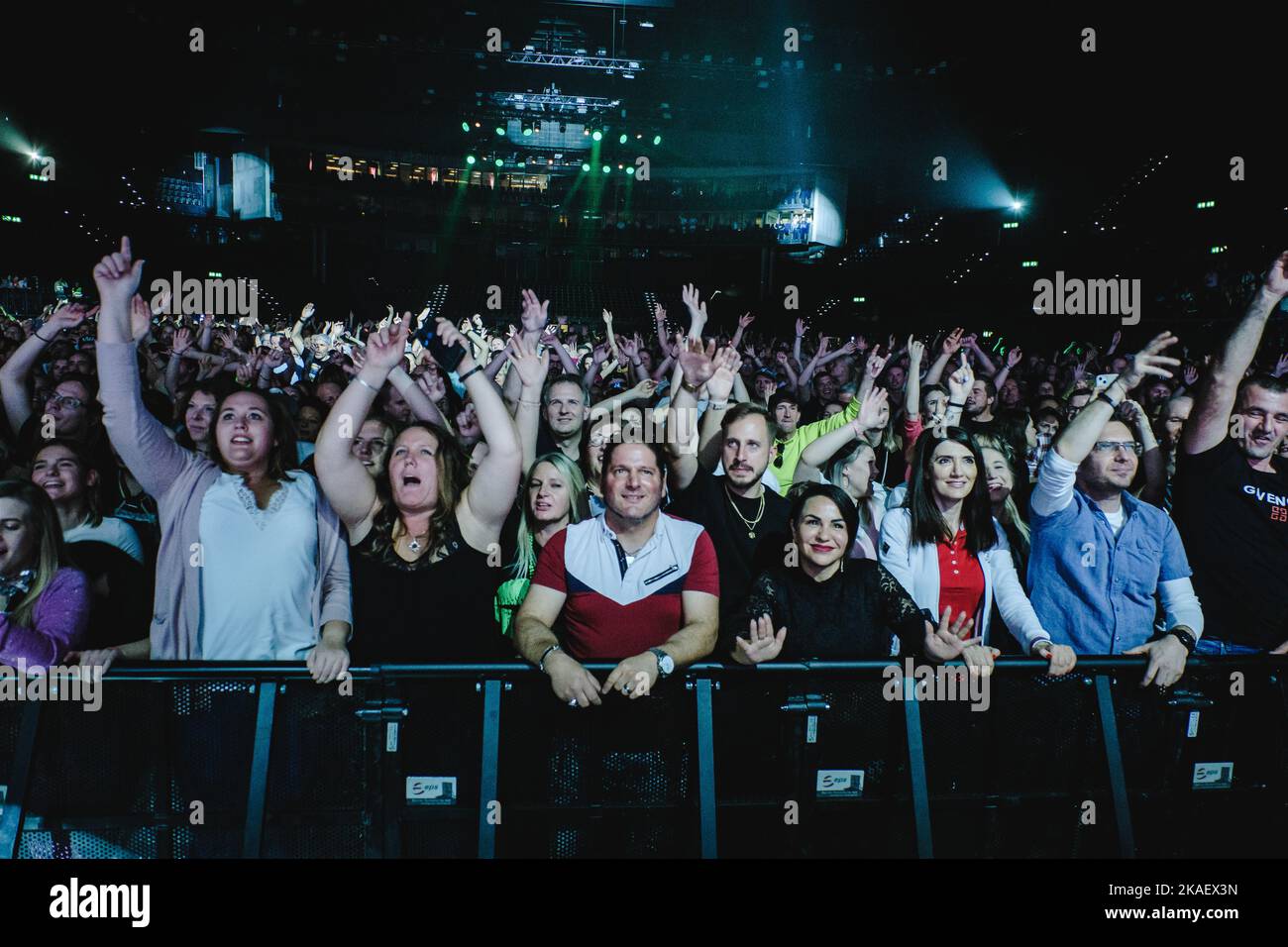 Zürich, Switzerland. 28th, October 2022. Energetic concert goers seen