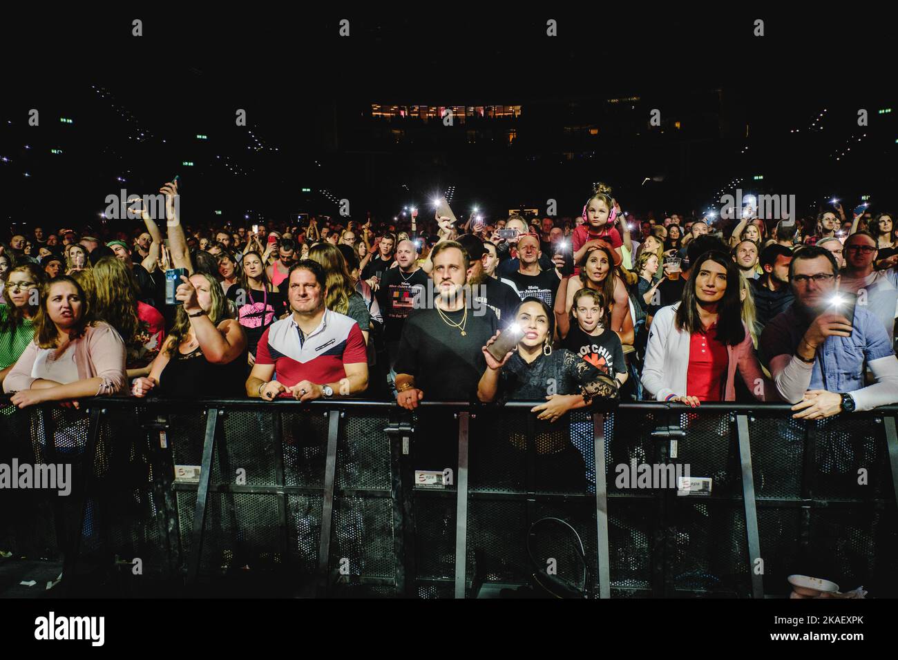 Zürich, Switzerland. 28th, October 2022. Energetic concert goers seen