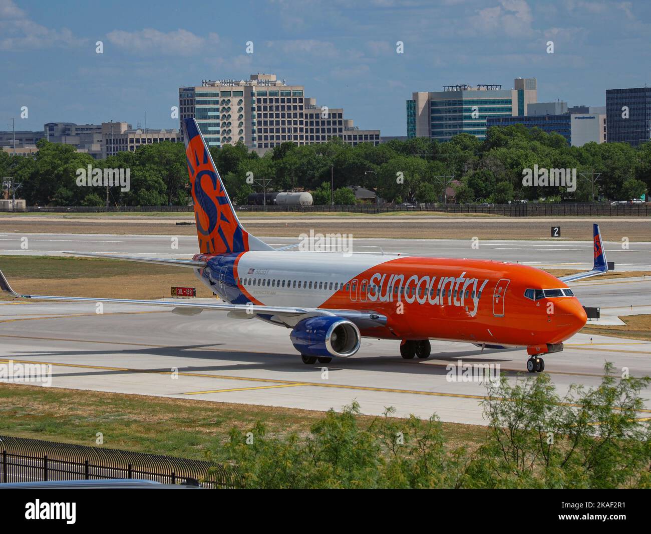 A Sun Country Boeing 737-800 at Dallas Love Field, United States Stock Photo