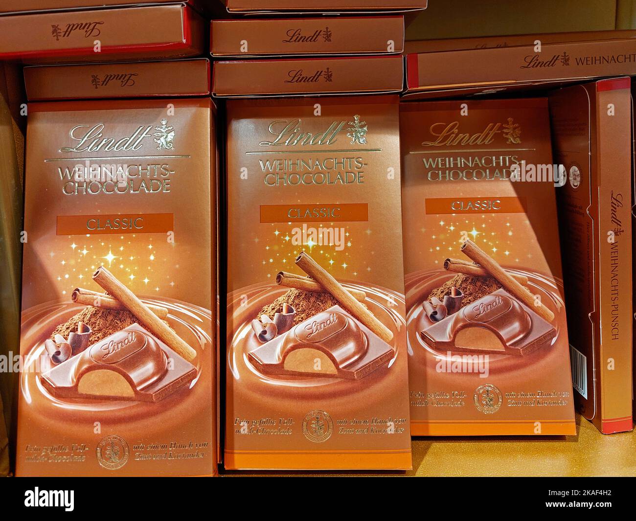 Lindt chocolate bar hi-res stock photography and images - Alamy