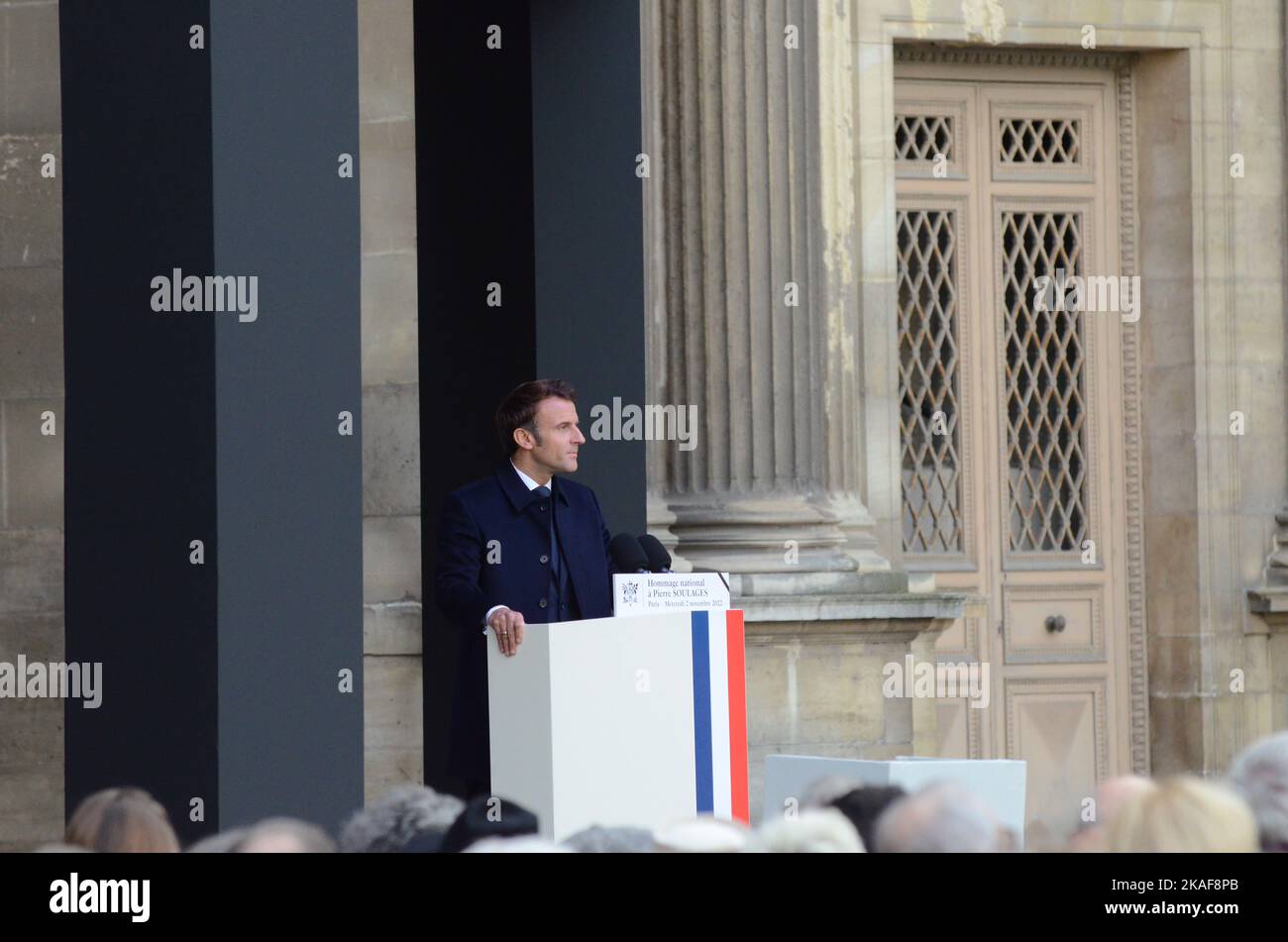 Hommage national pour  l'artiste peintre Pierre Soulages originaire de Rodez, le président de la république Emmanuel Macron prononce un long discours Stock Photo