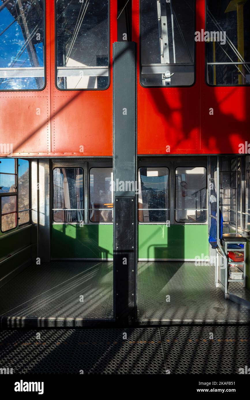 A gondola of the Lagazuoi cable car at the top station in the Dolomites, Cortina d'Ampezzo, Belluno province, Italy Stock Photo