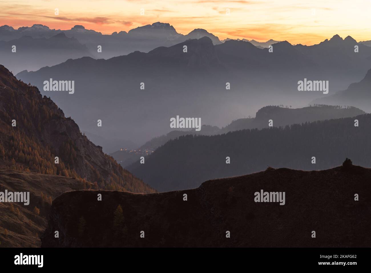 Dusk twilight over the autumnal landscape with valleys and mountain ranges of the Civetta Group and Ampezzo Dolomites, Passo di Giau, Dolomites, Italy Stock Photo