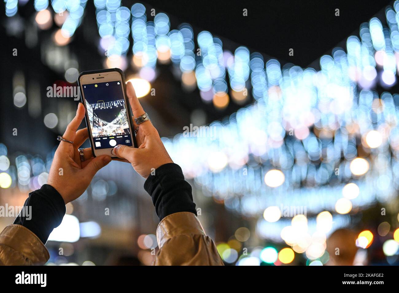 EDITORIAL USE ONLYÊ A member of the public takes a photo at the Oxford