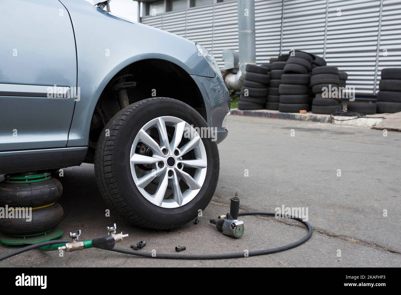 Car without tire need to be repaired Stock Photo Alamy