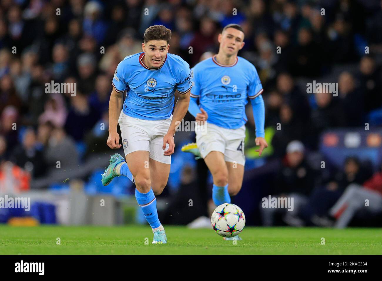 Julian Alvarez #19 of Manchester City runs with the ball during the