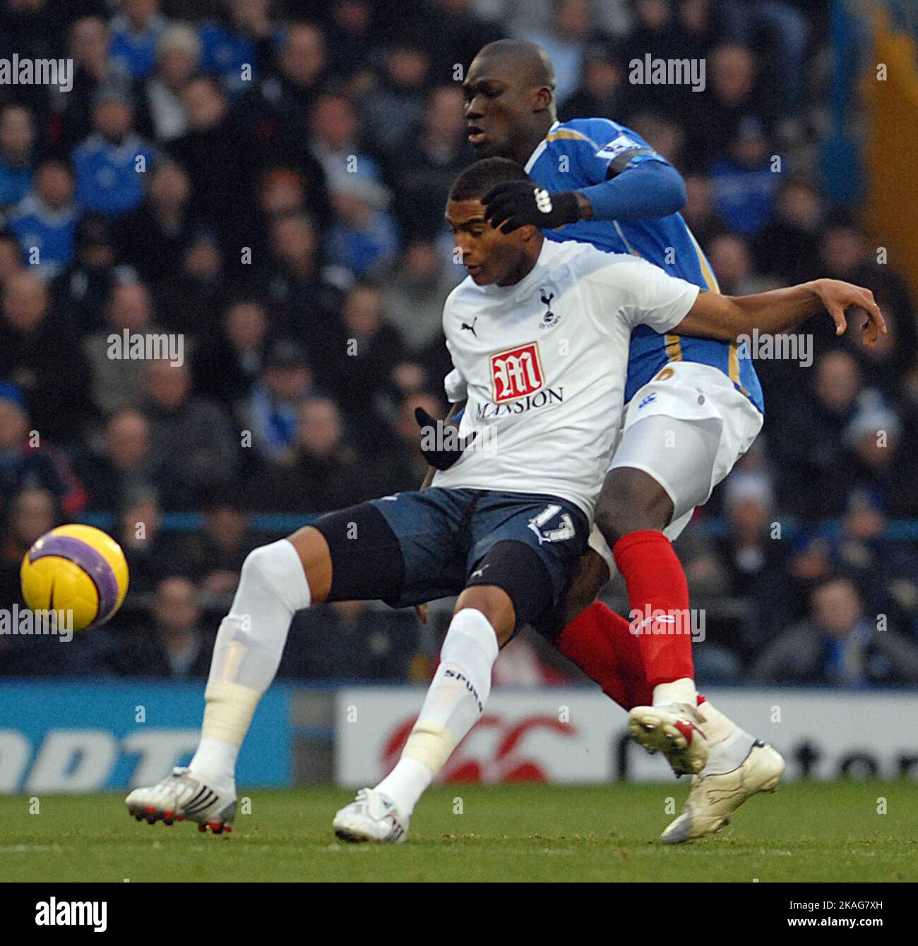 PORTSMOUTH V SPURS KEVIN-PRINCE BOATENG CLASHES WITH PAPA BOUBA DIPO PIC MIKE WALKER, 2007 Stock Photo