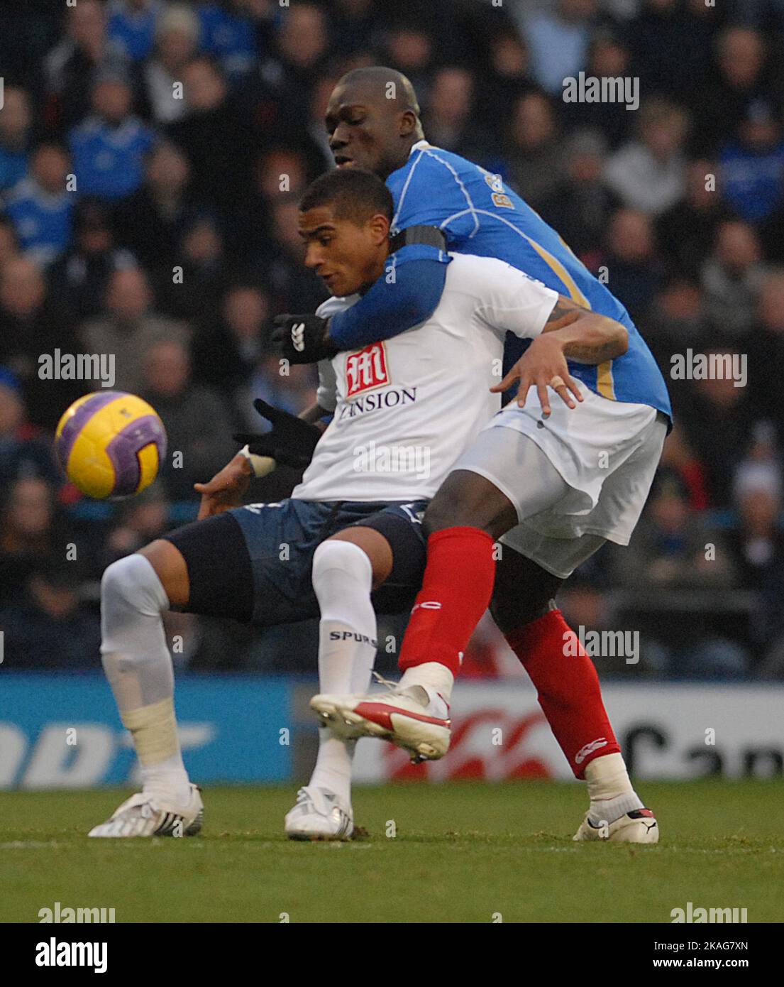 PORTSMOUTH V SPURS KEVIN-PRINCE BOATENG CLASHES WITH PAPA BOUBA DIPO PIC MIKE WALKER, 2007 Stock Photo