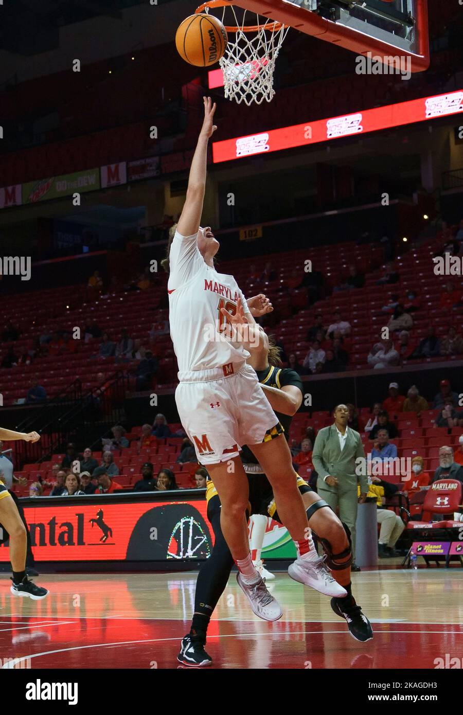 COLLEGE PARK, MD., USA - 02 NOVEMBER 2022: Maryland Terrapins guard Elisa Pinzan (12) lobs in a shot during a women's college basketball game between the Maryland Terrapins and the Millersville Marauders on November 02 2022, at Xfinity Center, in College Park, Maryland (Photo by Tony Quinn-Alamy Live News) Stock Photo