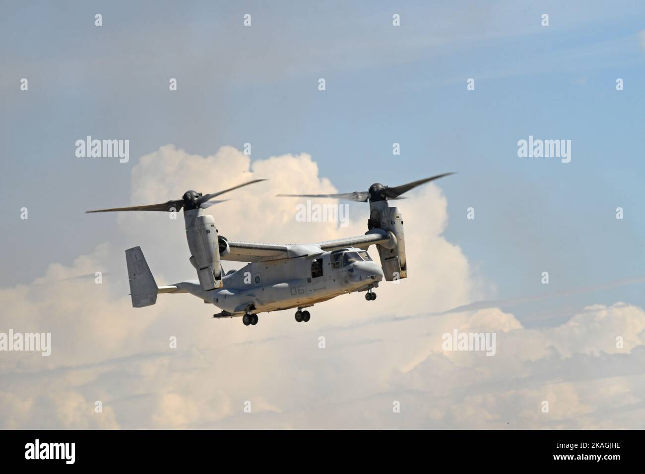 USMC MV-22 Osprey inbound for a landing at MCAS Miramar in San Diego, California Stock Photo