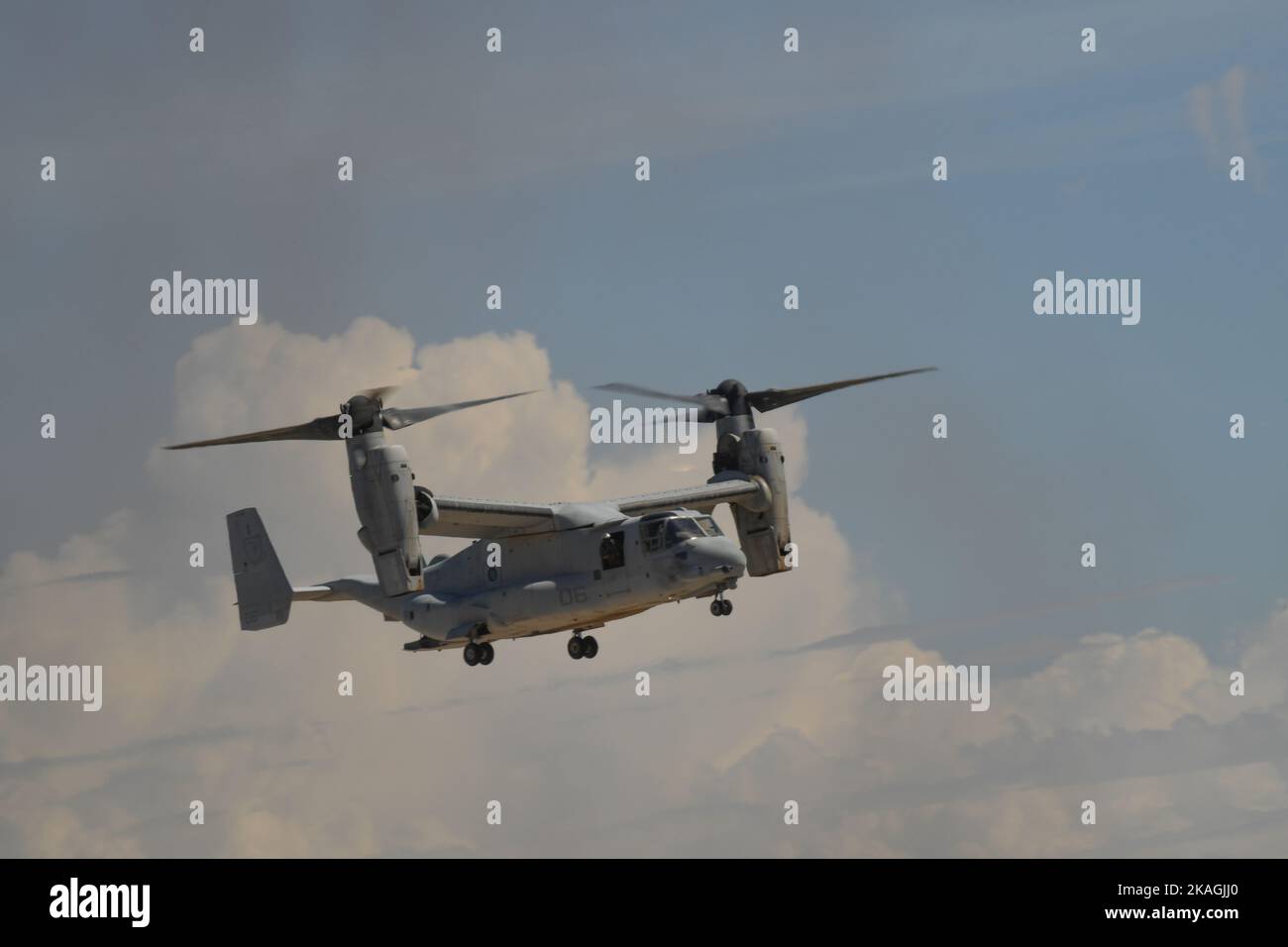 USMC MV-22 Osprey inbound for a landing at MCAS Miramar in San Diego, California Stock Photo