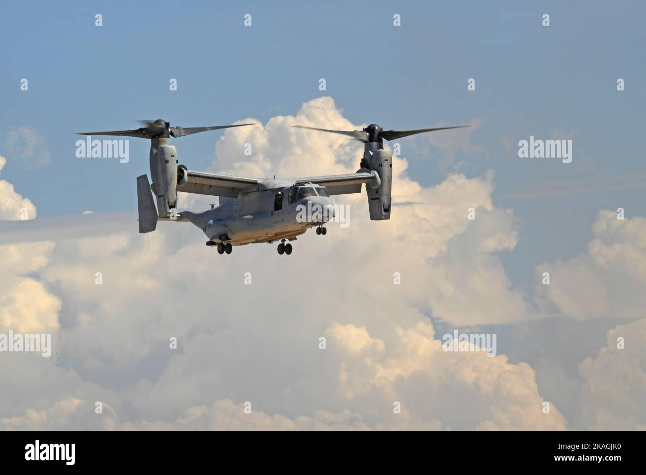 USMC MV-22 Osprey inbound for a landing at MCAS Miramar in San Diego, California Stock Photo