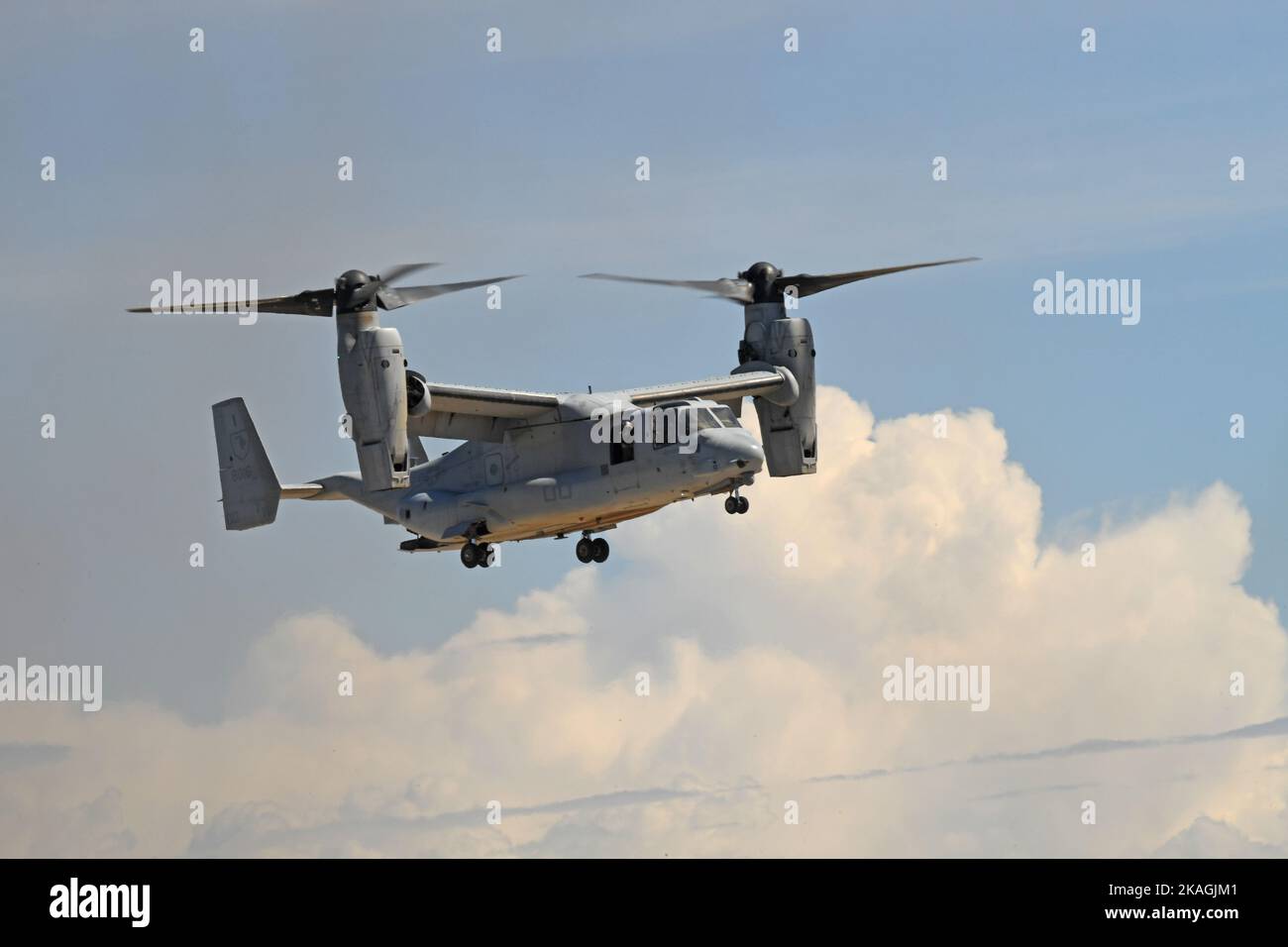 USMC MV-22 Osprey inbound for a landing at MCAS Miramar in San Diego, California Stock Photo